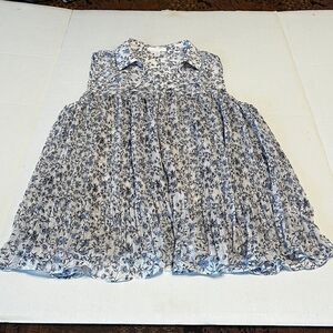 LC Lauren Conrad floral white and blue sleeveless‎ pleated top size small S